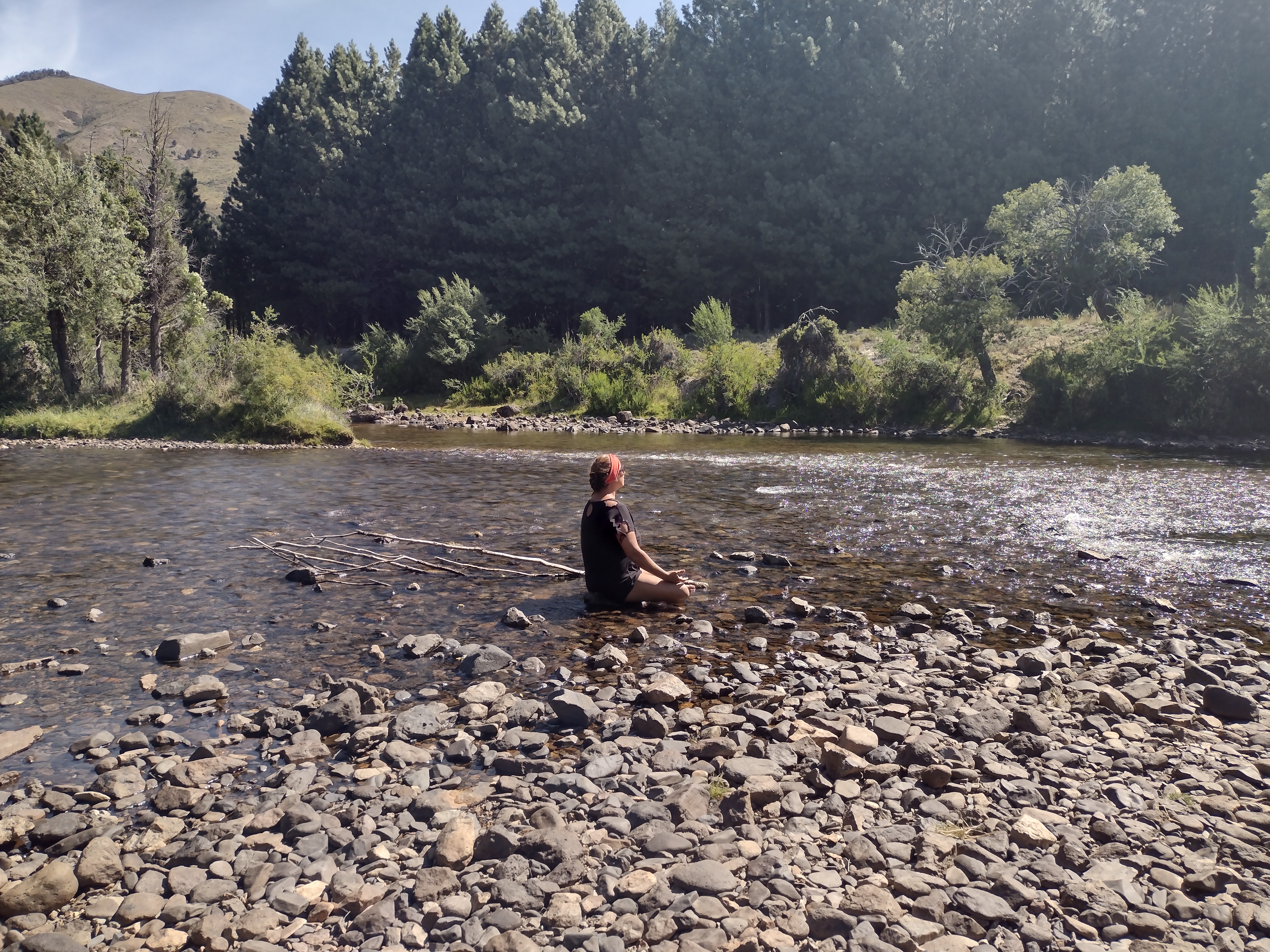 Foto meditando en Filo Hua Hum